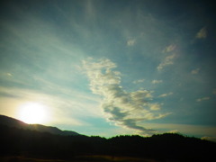 El sol y una nube