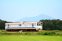 筑波山とキハ2400形