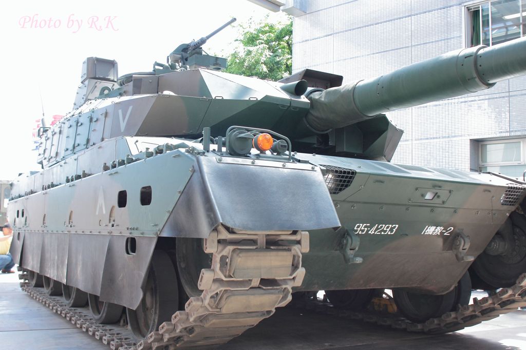 陸上自衛隊10式戦車・前（本物です）