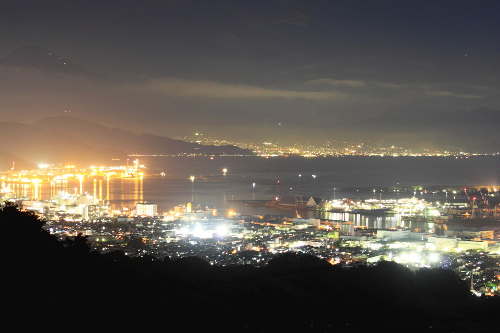 日本平からの夜景・向かって左側に富士山が！