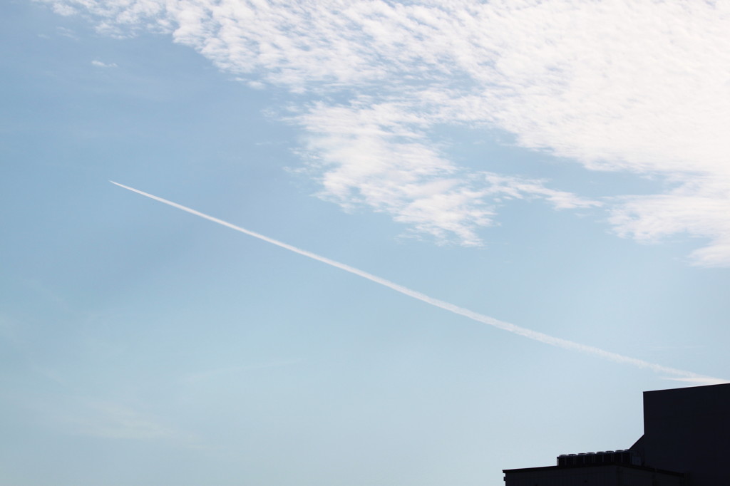 飛行機雲ひとすじ