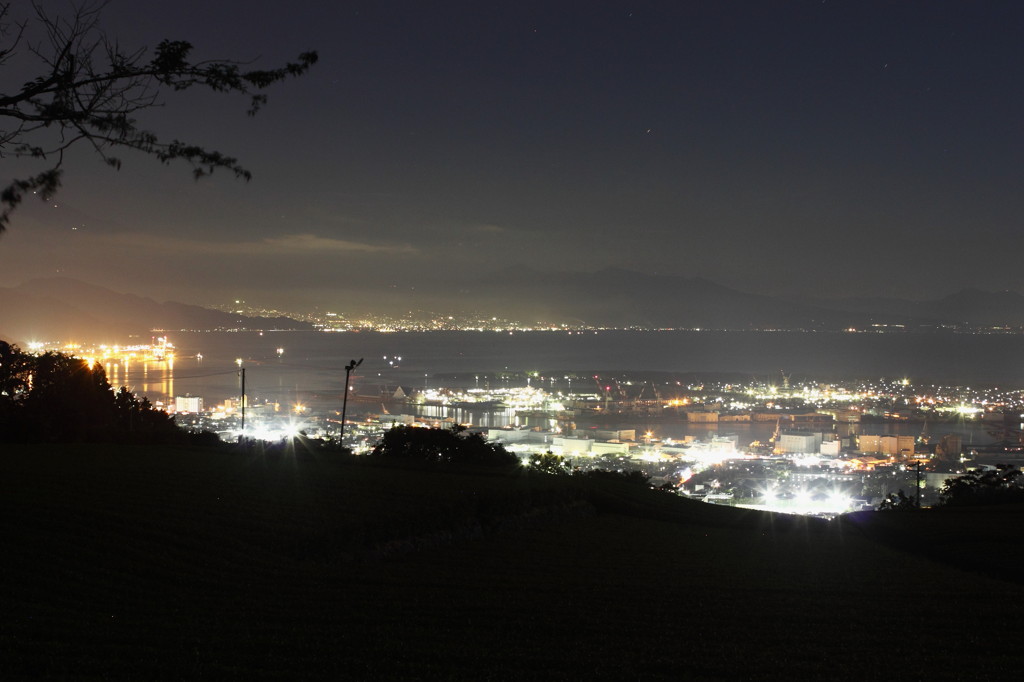 日本平からの夜景・闇と光のコントラスト