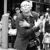 通りの中心で愛が輝く