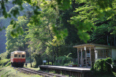 山間の電車