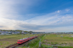 赤電車 青空の下