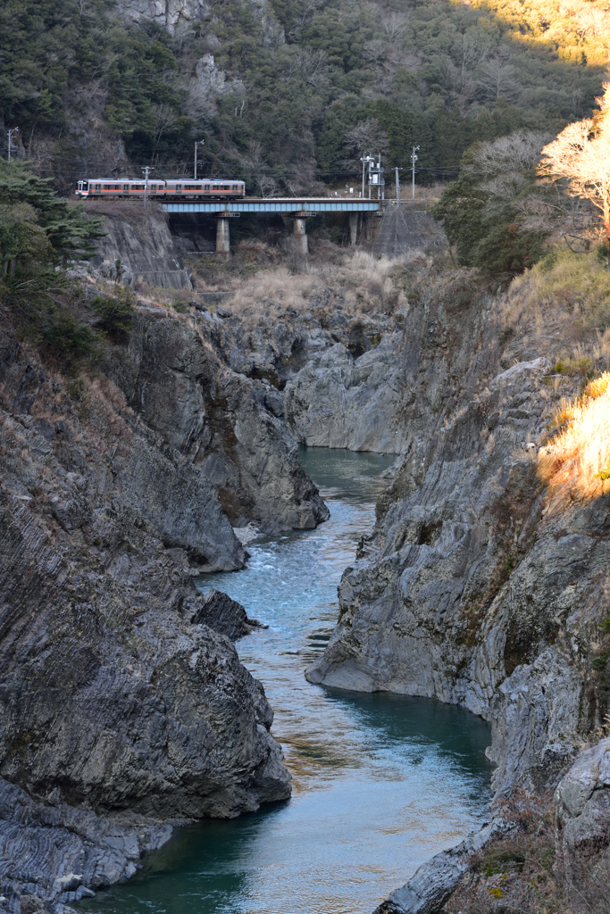 飛水峡をゆく
