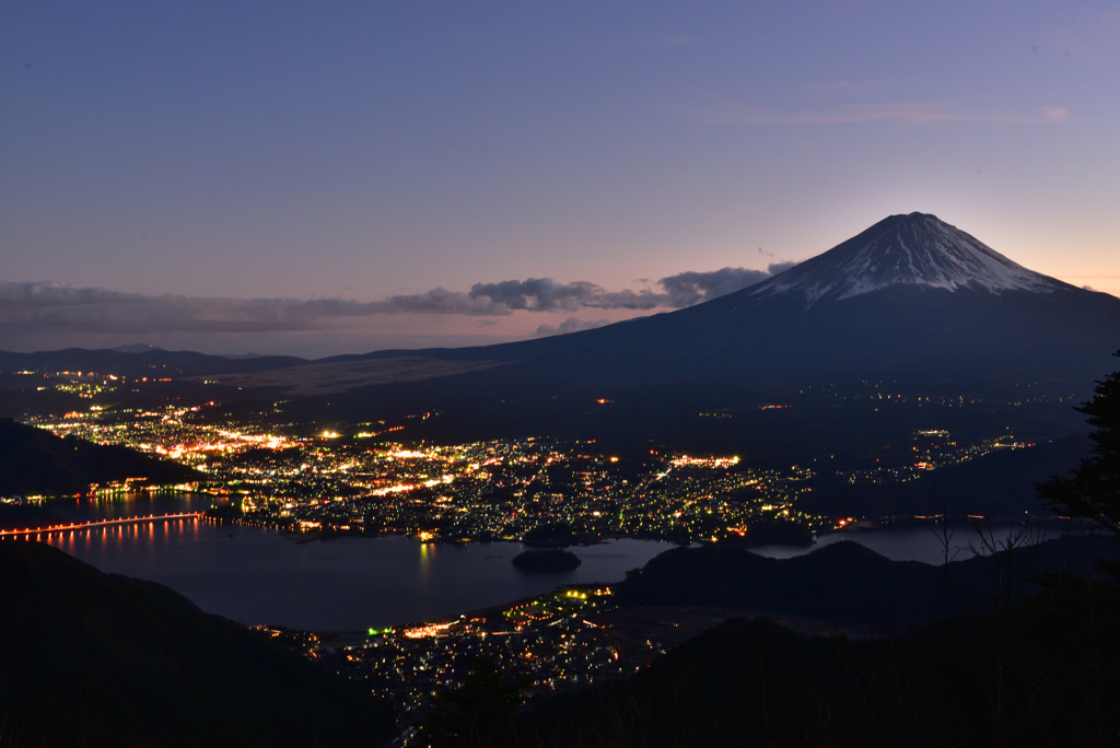 新道峠の富士夜景