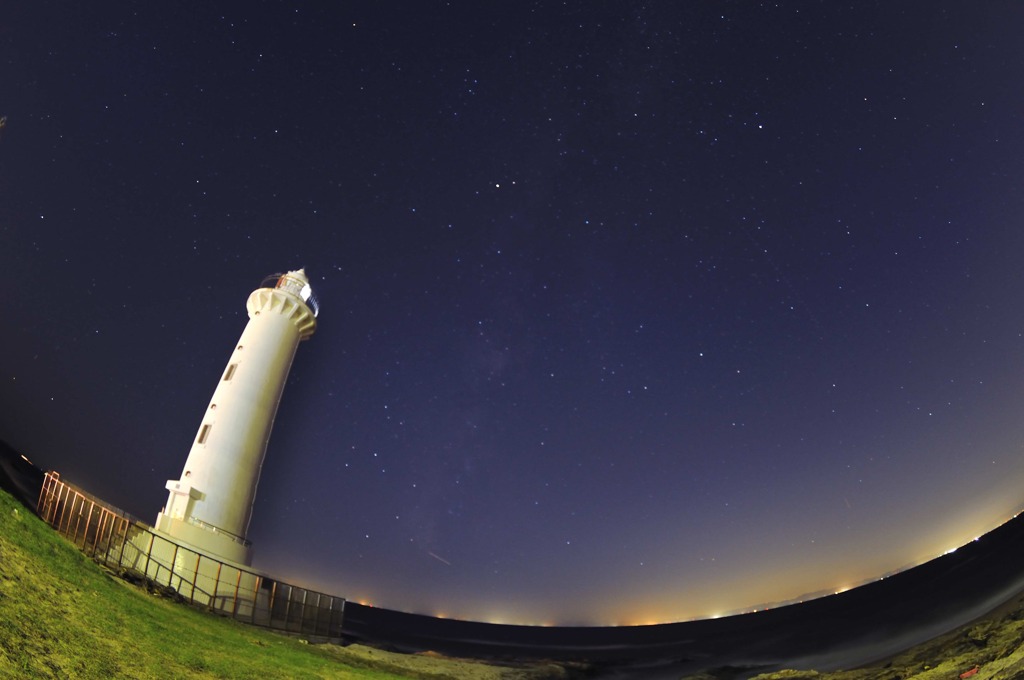 野間灯台の夜