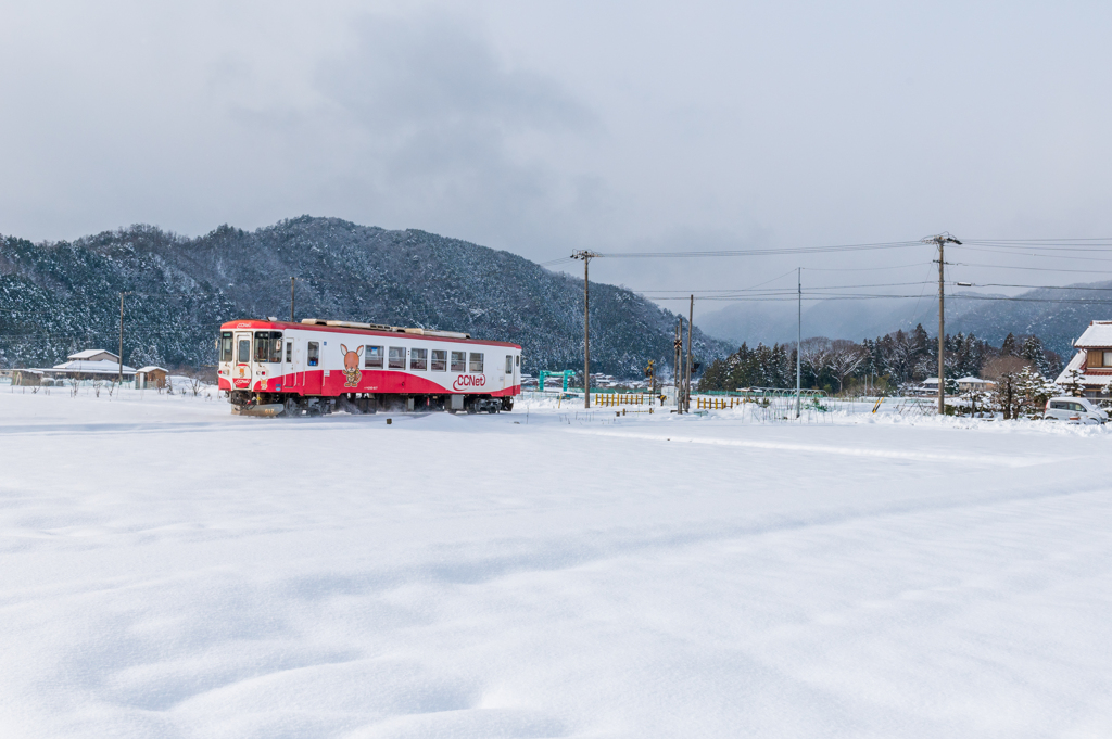 新雪のローカル線