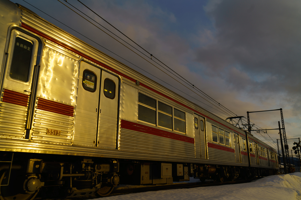 3513