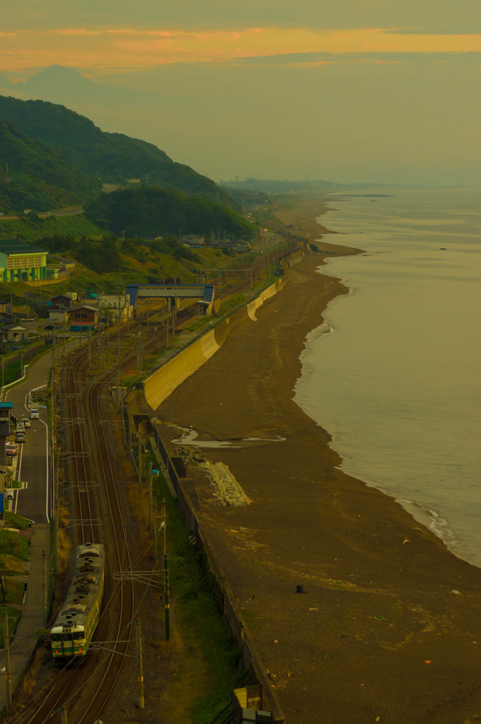 夕陽に照らされ