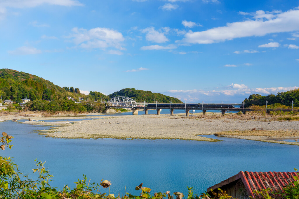 青い空、黒いイナヅマ