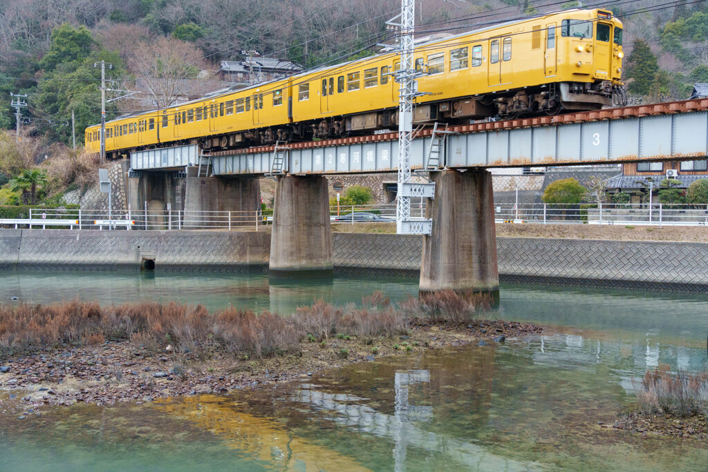 寒川を駆ける