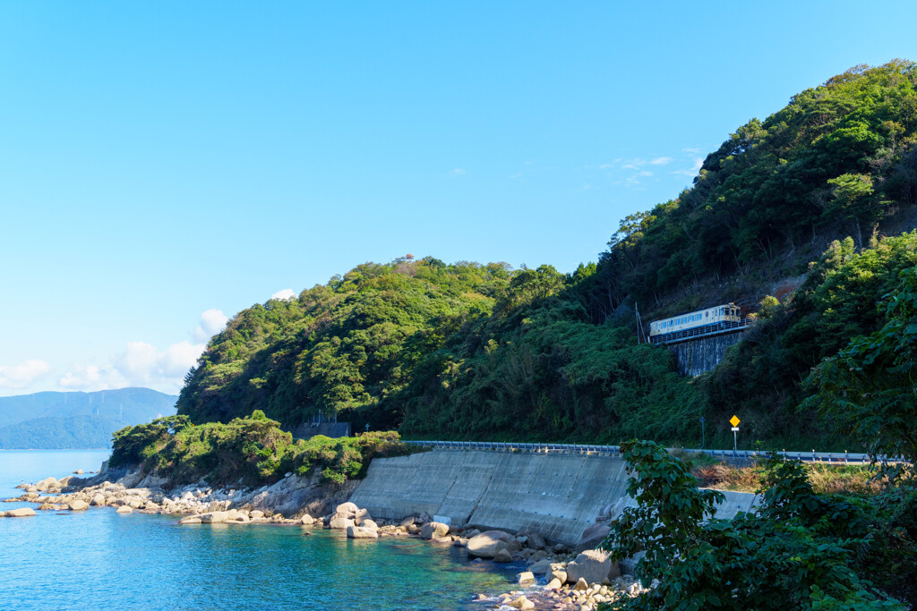 由良海岸を往く