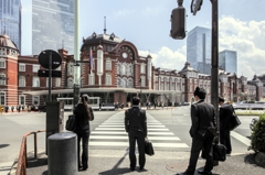 東京駅とサラリーマン