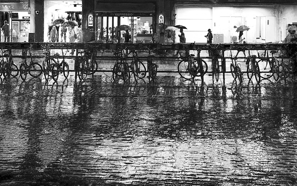 雨の自転車置場
