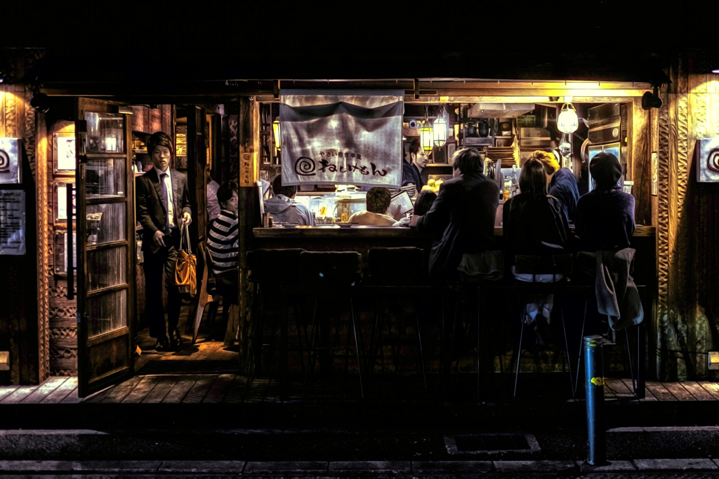 夜の居酒屋