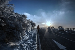 凍える峠道