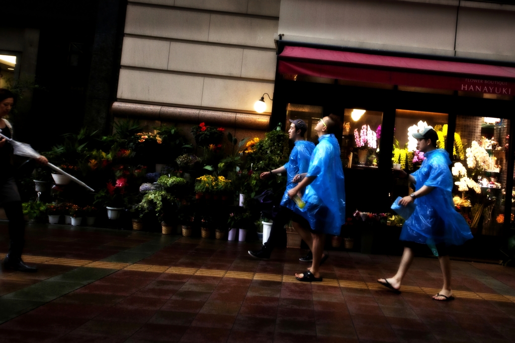 外は雨・笑いながら濡れて歩くのも悪いもんじゃない