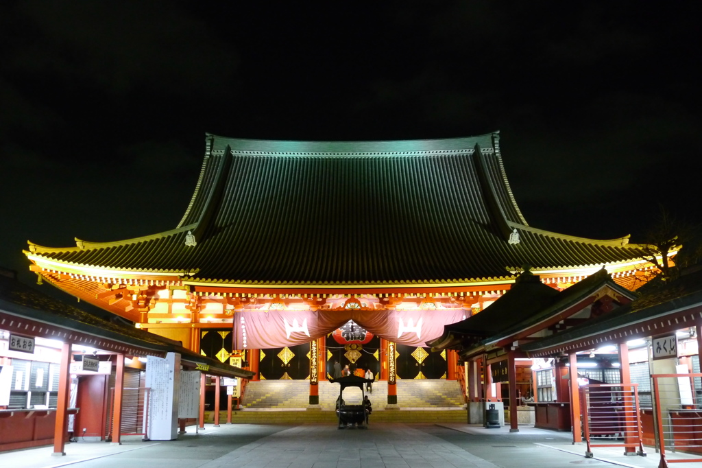 夜の浅草寺