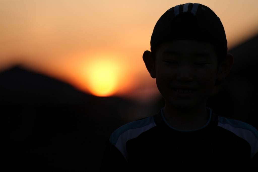 夕日を背に！息子よ!いつかきっと…