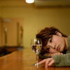 「忙しい彼氏、短気な彼女」　He must be busy now.