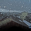 雪のような雨
