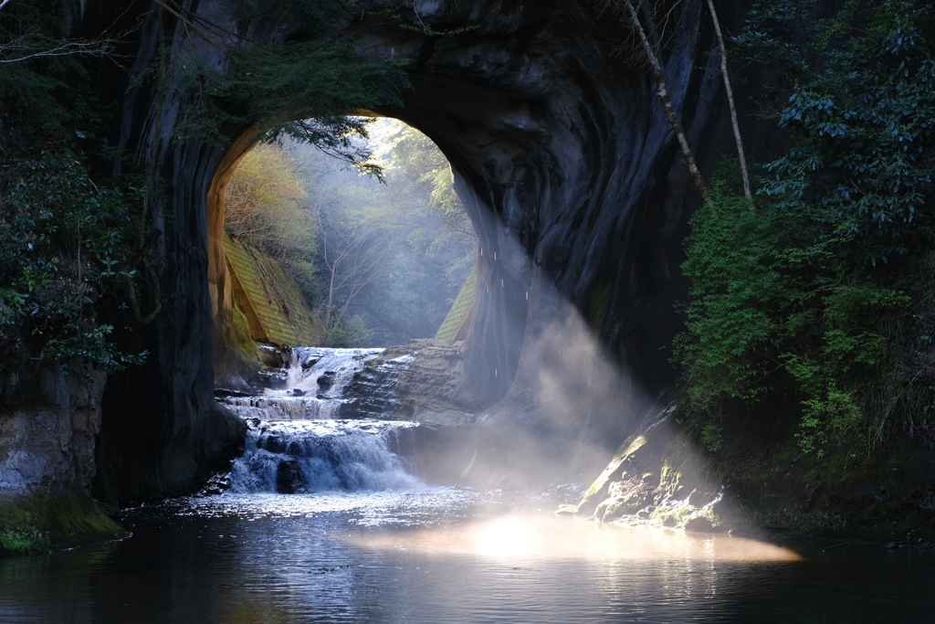 亀岩の洞窟