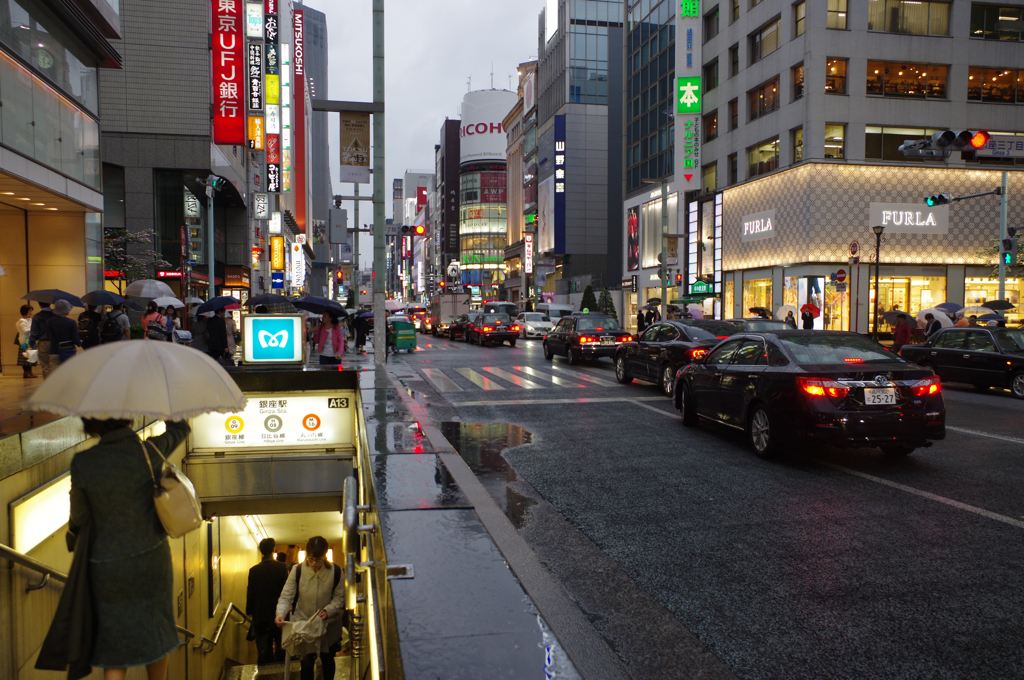 雨の銀座