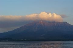 白煙桜島