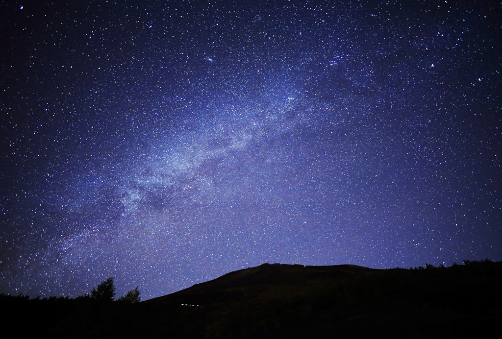 星々に抱かれた冨士の頂