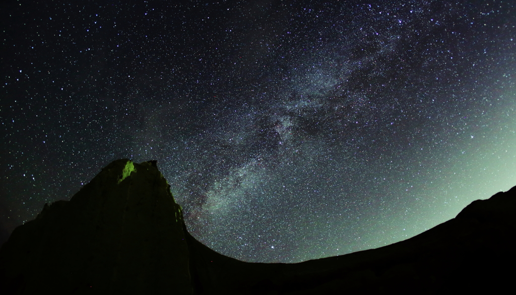 rising cliff　under the skyful of stars