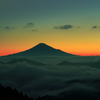 黎明の雲上富士