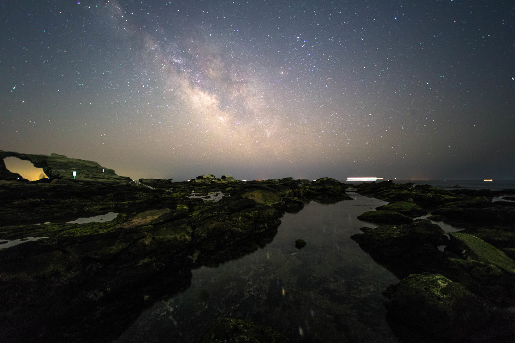 星がふるふる　城ケ島の磯に