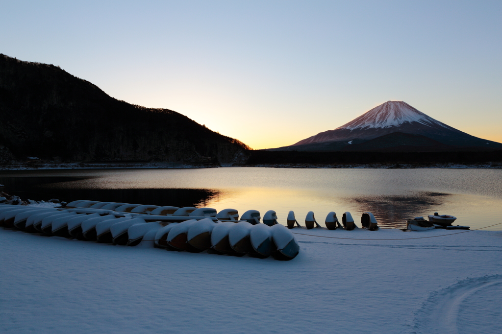 精進湖の朝Ⅱ　片頬染めて