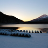 精進湖の朝Ⅱ　片頬染めて