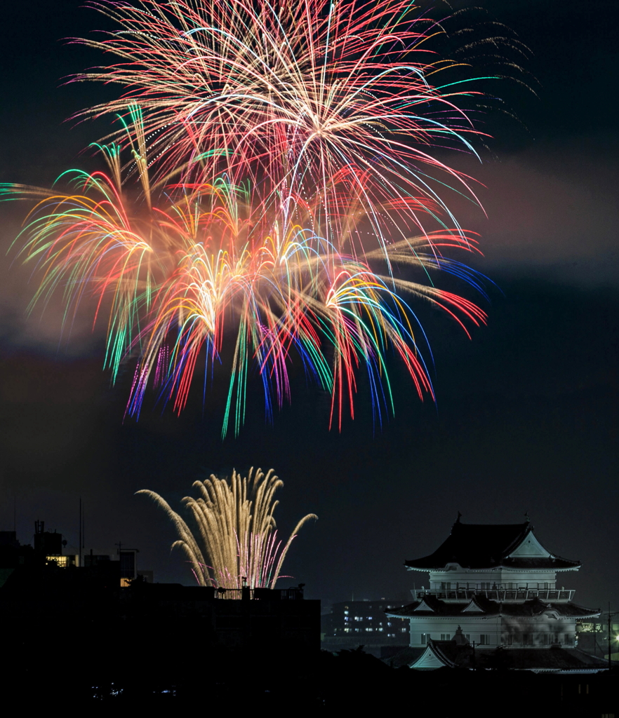 天守を彩る