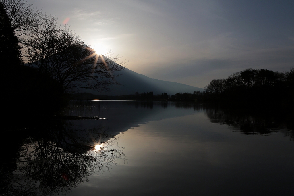 湖畔の朝