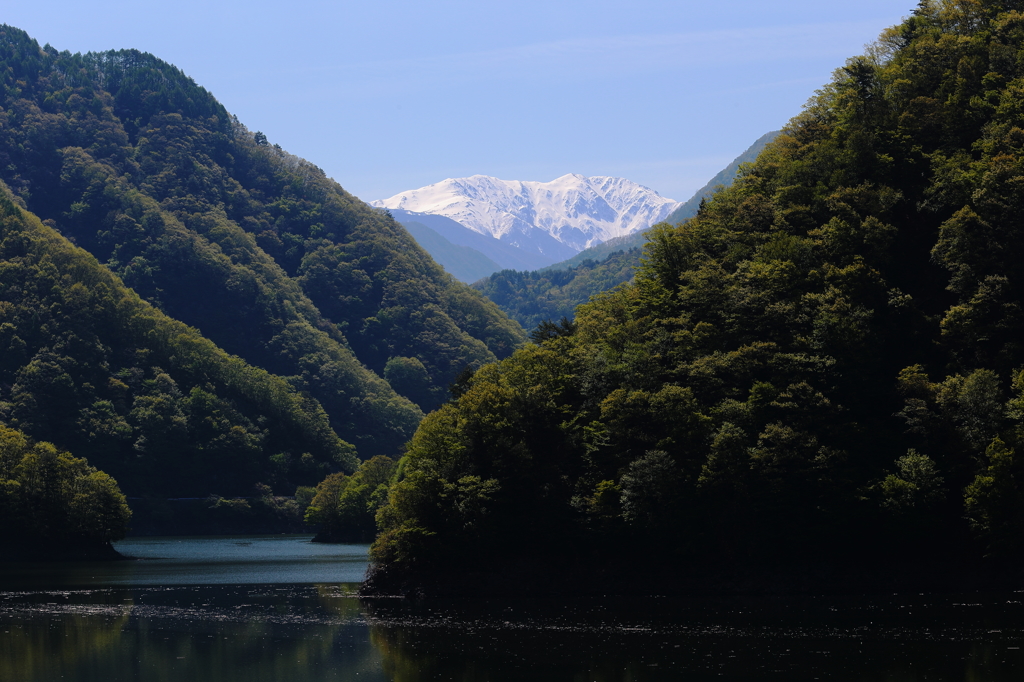 南信州の絶景Ⅱ　小渋湖越しに臨む赤石岳（南アルプス）