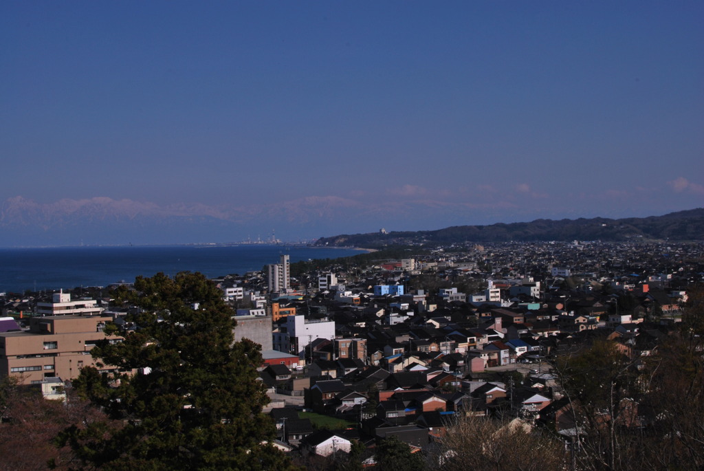 天然の生簀のある町