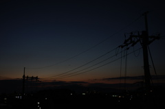 夕暮れ、電線