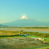 富士山の横を高速で