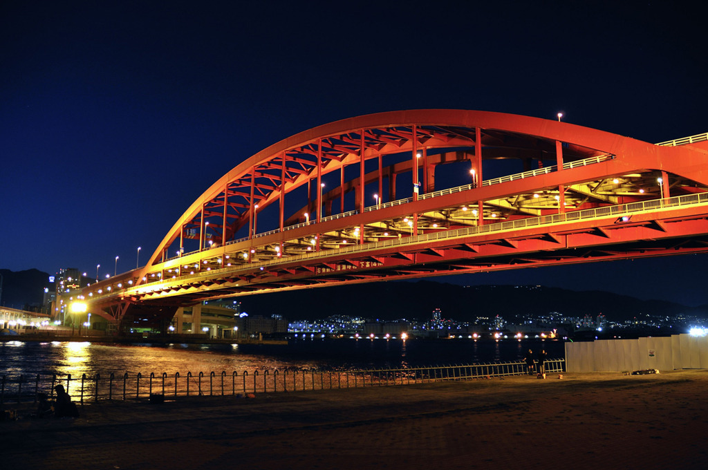 日暮れの神戸大橋