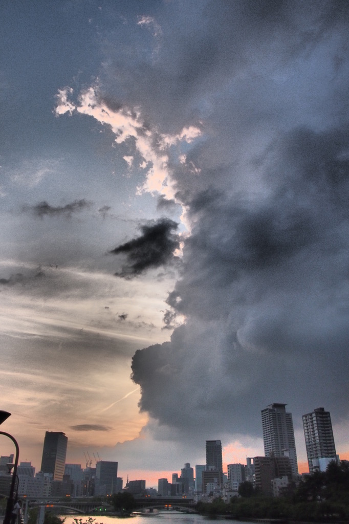 夕焼けと入道雲