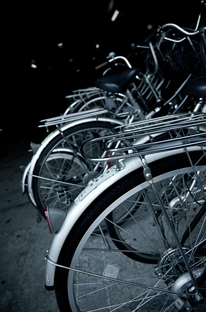 トンネルの自転車