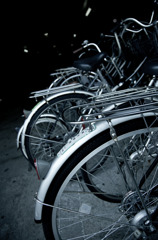トンネルの自転車