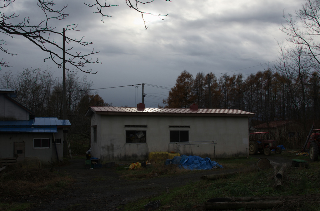 鈍色に染まる空の光明
