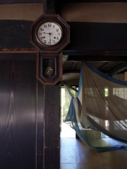 　郷土民家園　時計と蚊帳