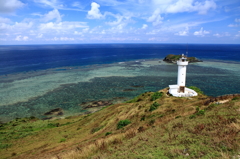 灯台とサンゴの海