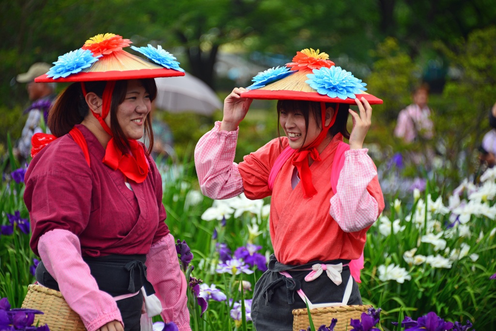 笑顔の花摘み娘